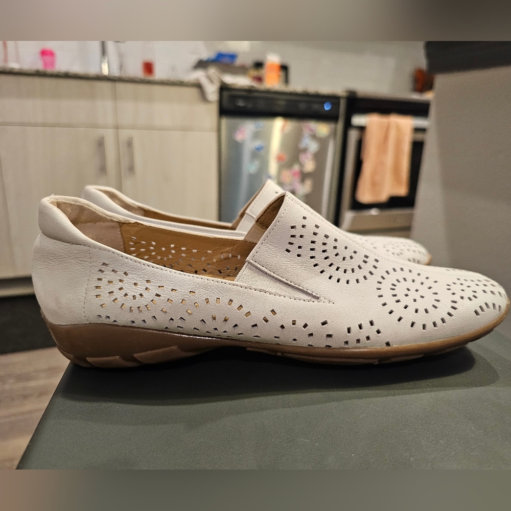 Chic Cream Vaneli Sport Loafers
